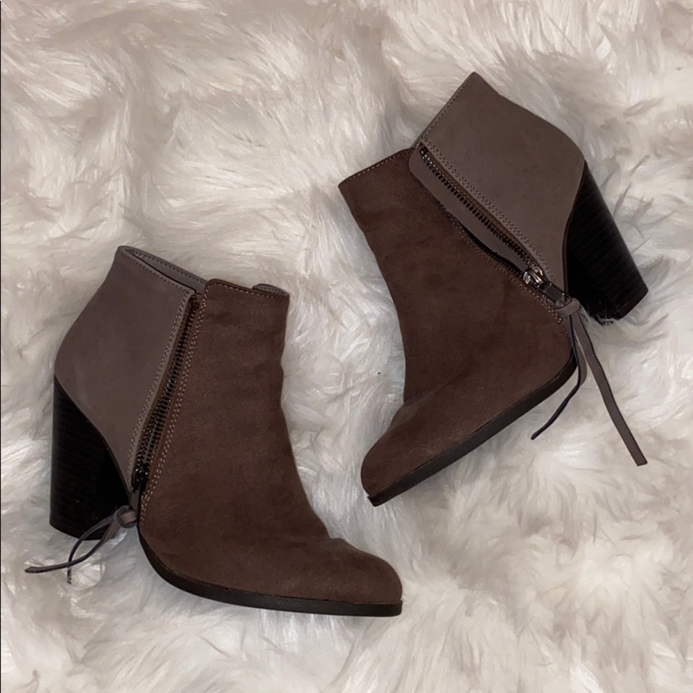 Lulus two toned taupe booties